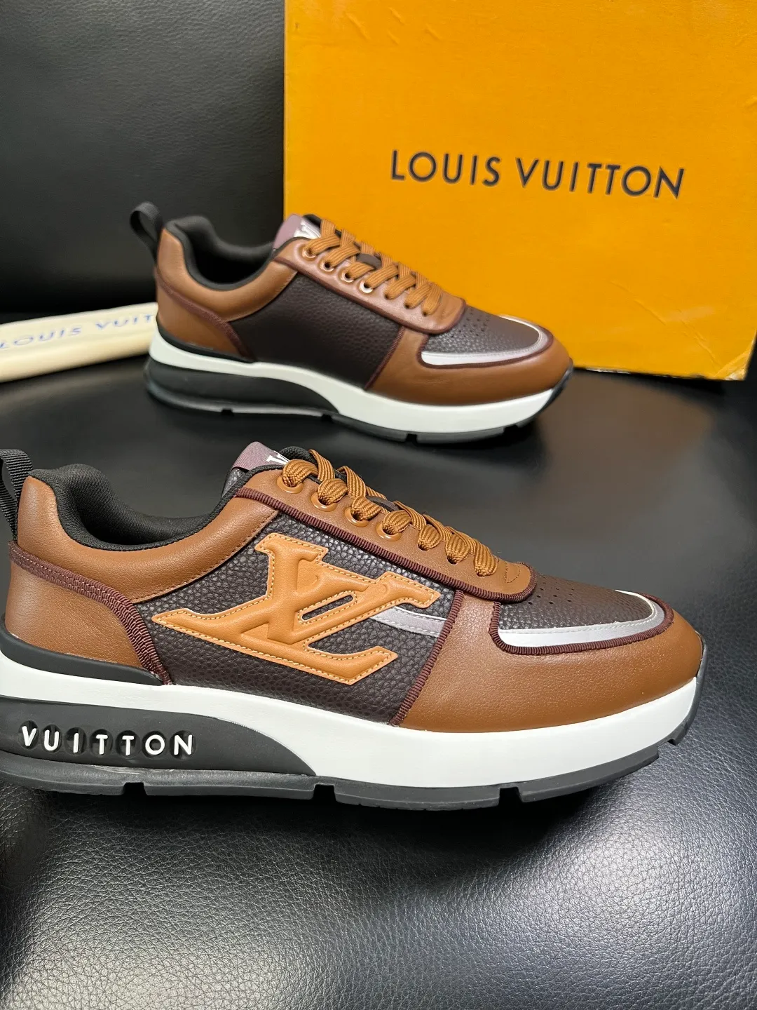 Men's shoes 💰 780 Lv High quality top crafts Louis Vuitton, sports sneakers counter synchronization, uppers imported from Italy, high-quality splicing with colorful and complex crafts, imported lambswool lining soft and comfortable, soles: original soles specially provided by the original factory, T men's shoes 💰U exclusive movable molded soles super comfortable, original and single goods, high quality, welcome to compare, code number 39-44 (customized 38 45)